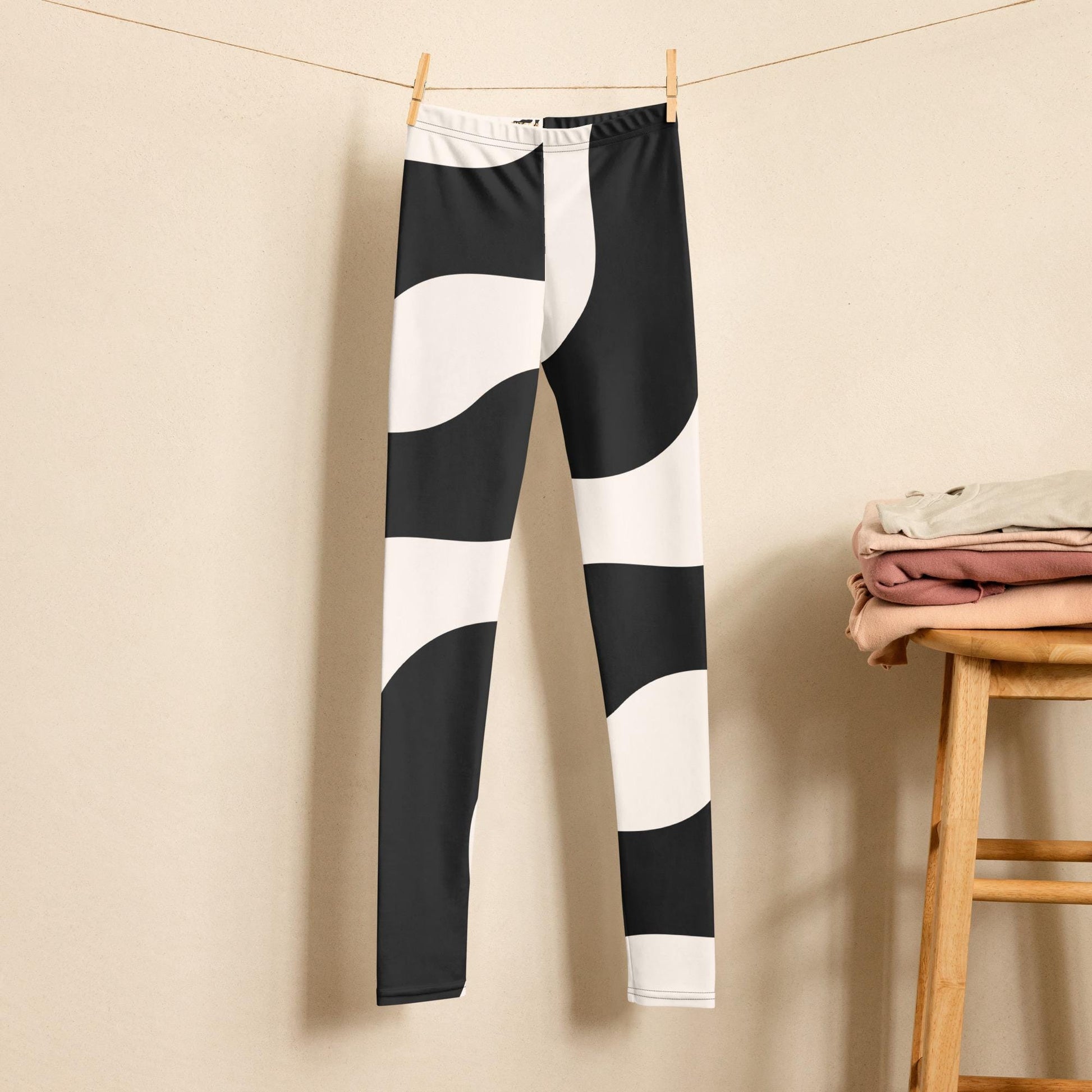 Legging fille ado - blanc et noir à rayures, graphique, minimaliste – Détail matière extensible et séchage rapide