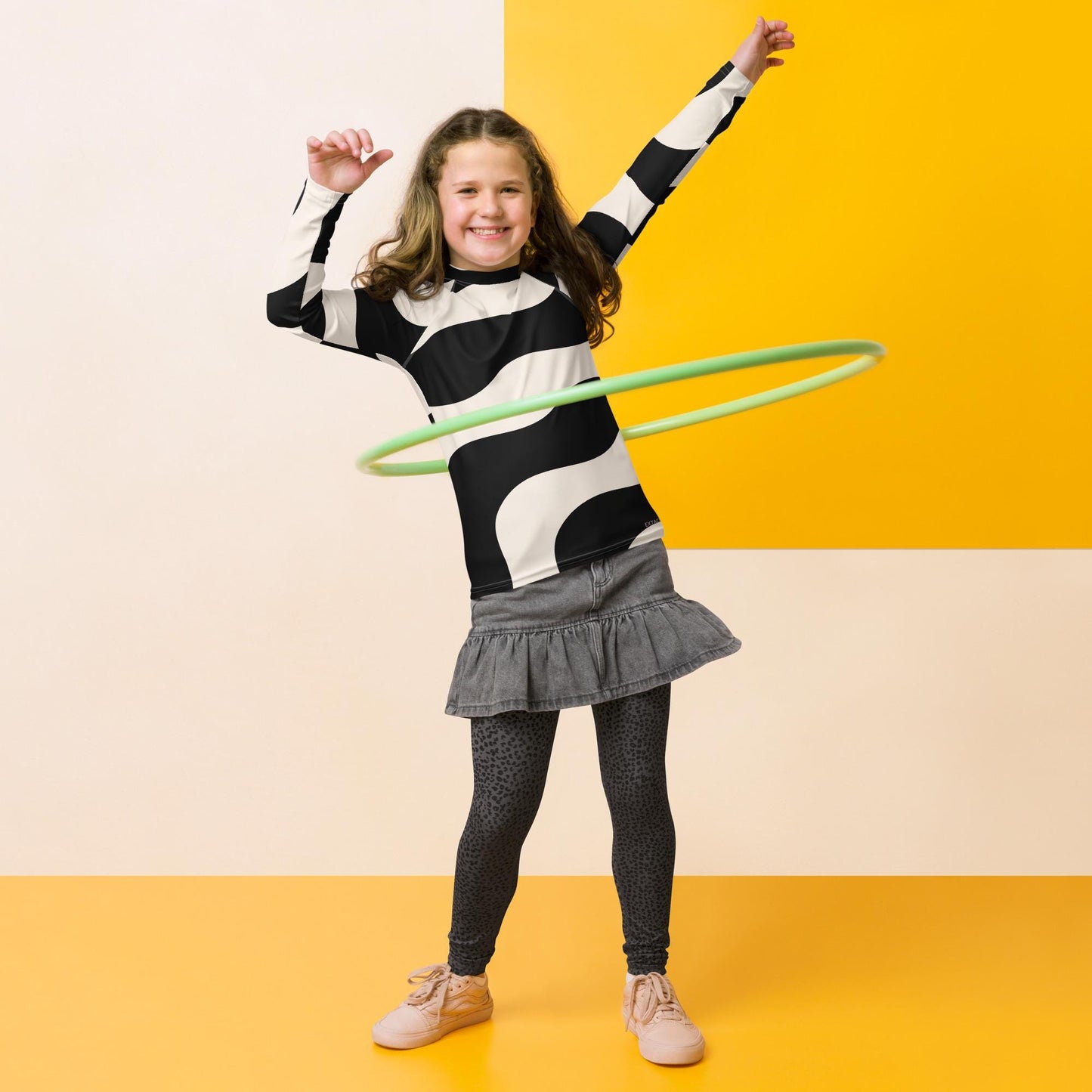 Rash guard pour fille ado – Beige & Noir – Compression légère, respirant & séchage rapide – Graphique