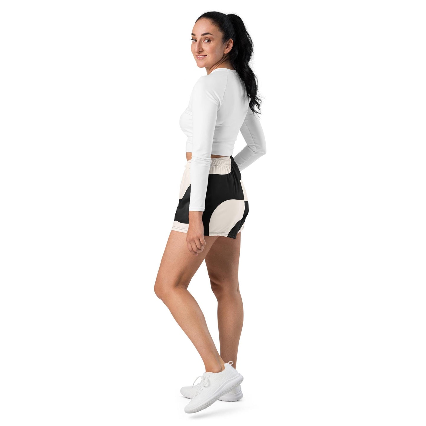 Short de sport pour femme – Beige & Noir – Polyester recyclé, léger & respirant  – Graphique Minimaliste