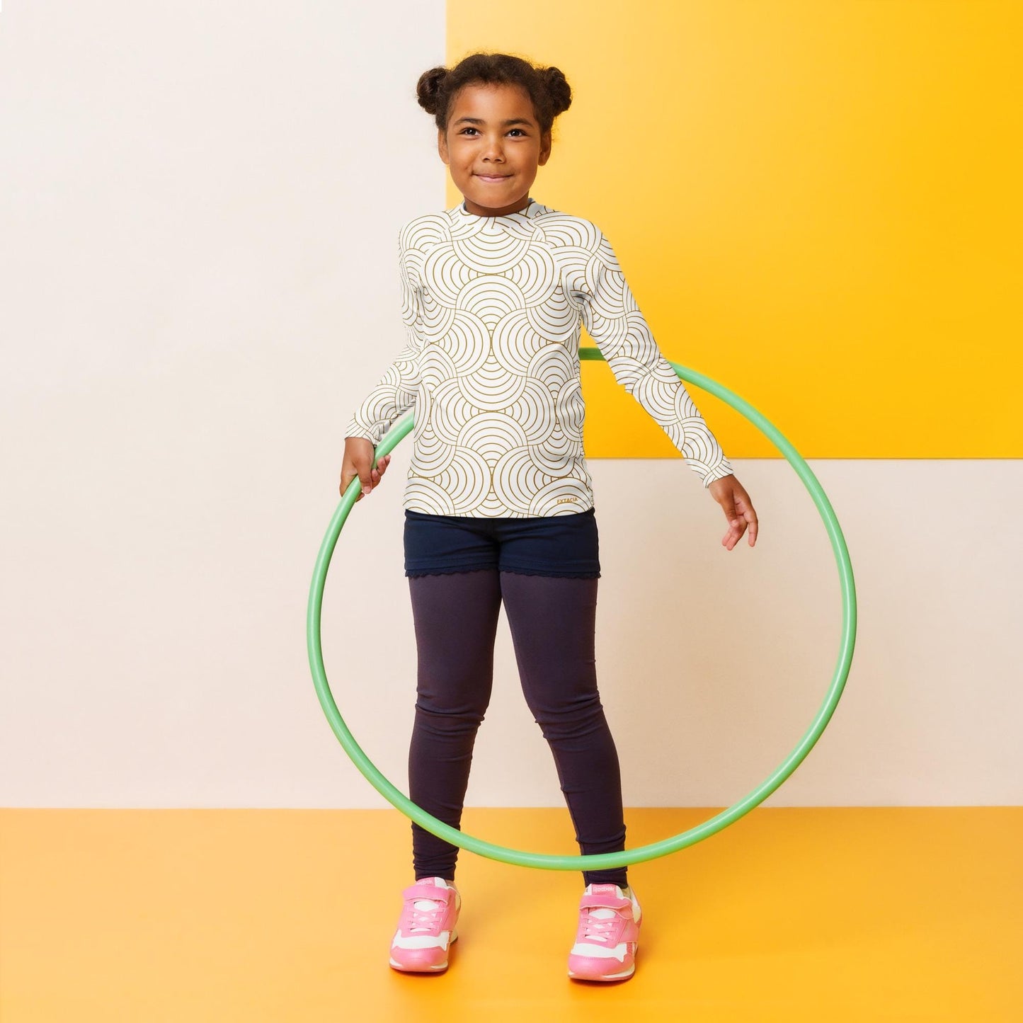 Rash guard pour petite fille – Blanc & Or – Compression légère, séchage rapide – Graphique