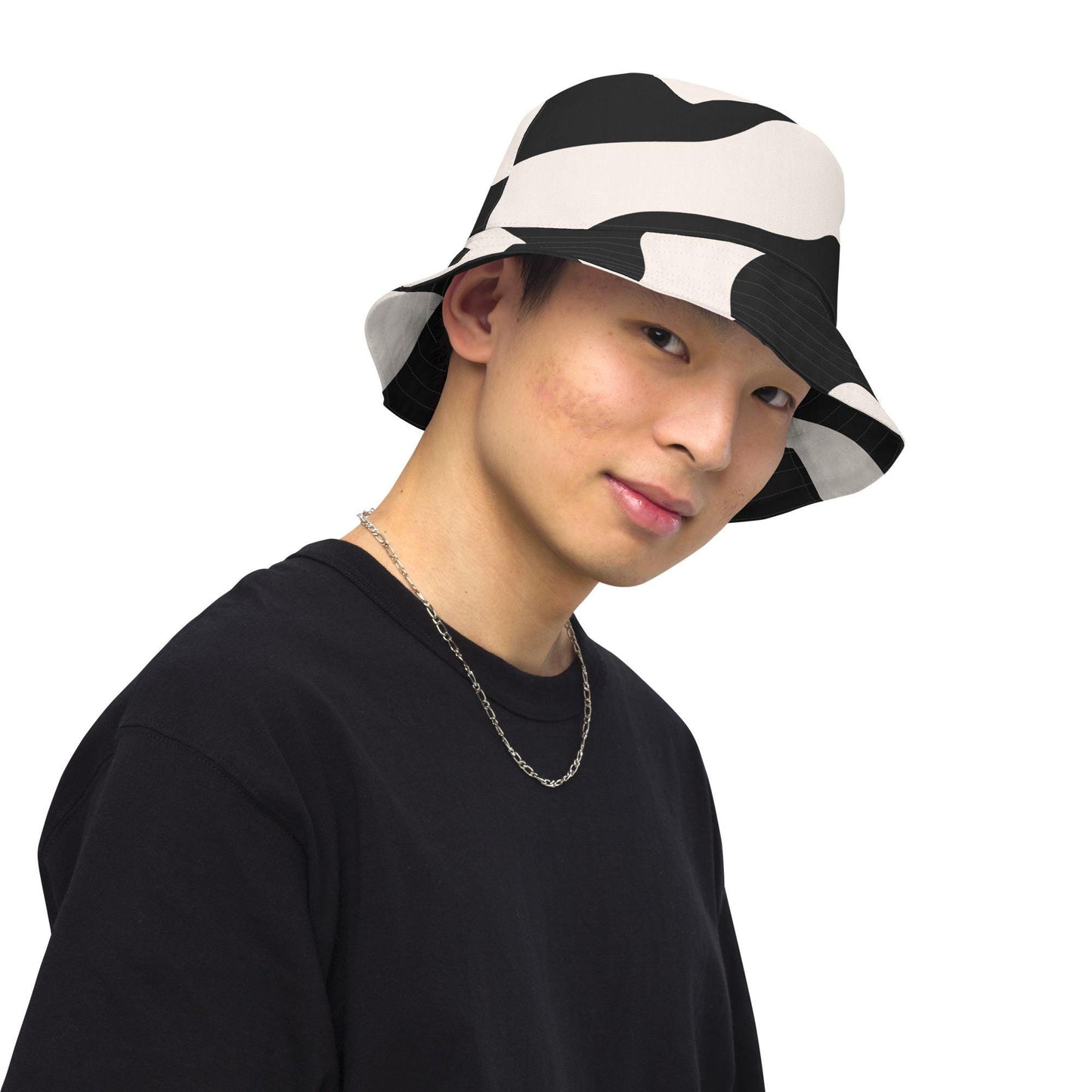 Bob réversible unisexe vue de face, bord souple - beige et noir – graphique minimaliste