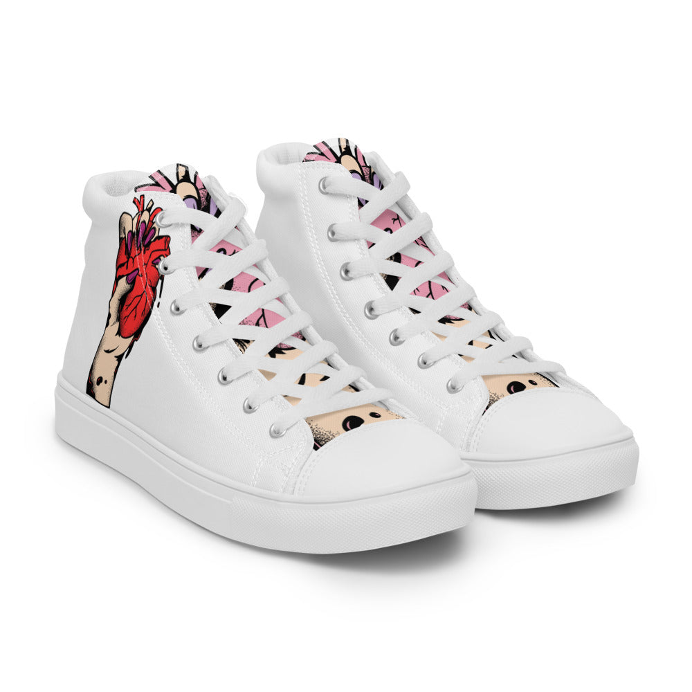 Gros plan matières et finitions, baskets montantes- Couer déjà Pris - semelle blanche, style Minimaliste