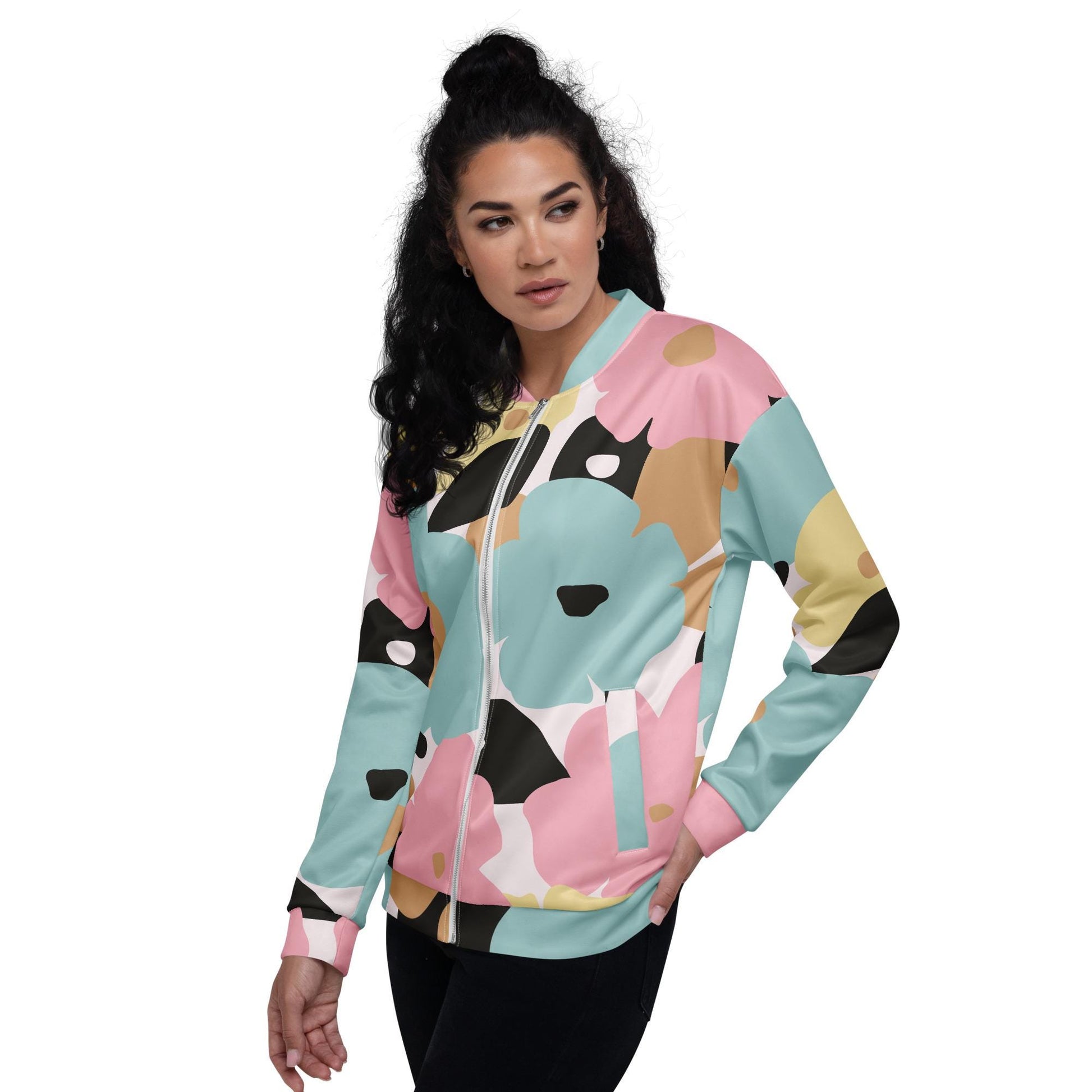 Veste bombardier femme - fleuri, pastel -portée en look décontracté – Minimaliste