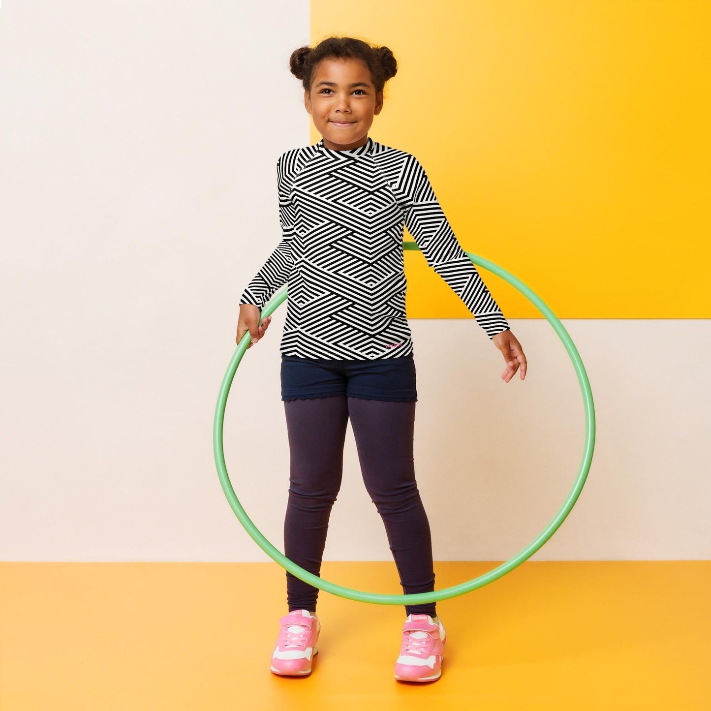 Rash guard pour petite fille – Blanc & Noir – Compression légère, séchage rapide – Graphique