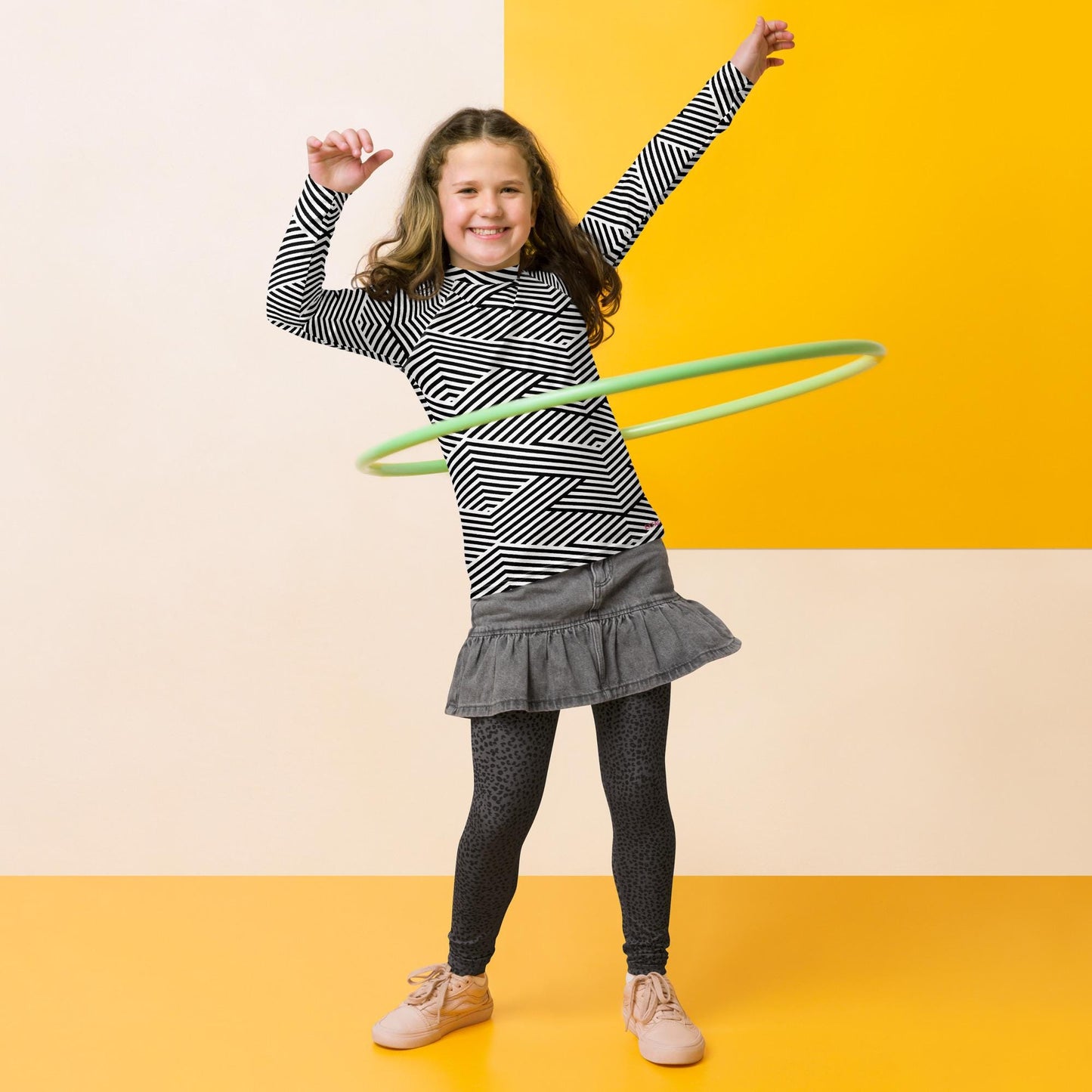 Rash guard pour fille ado – Blanc & Noir – Compression légère, respirant & séchage rapide – Graphique