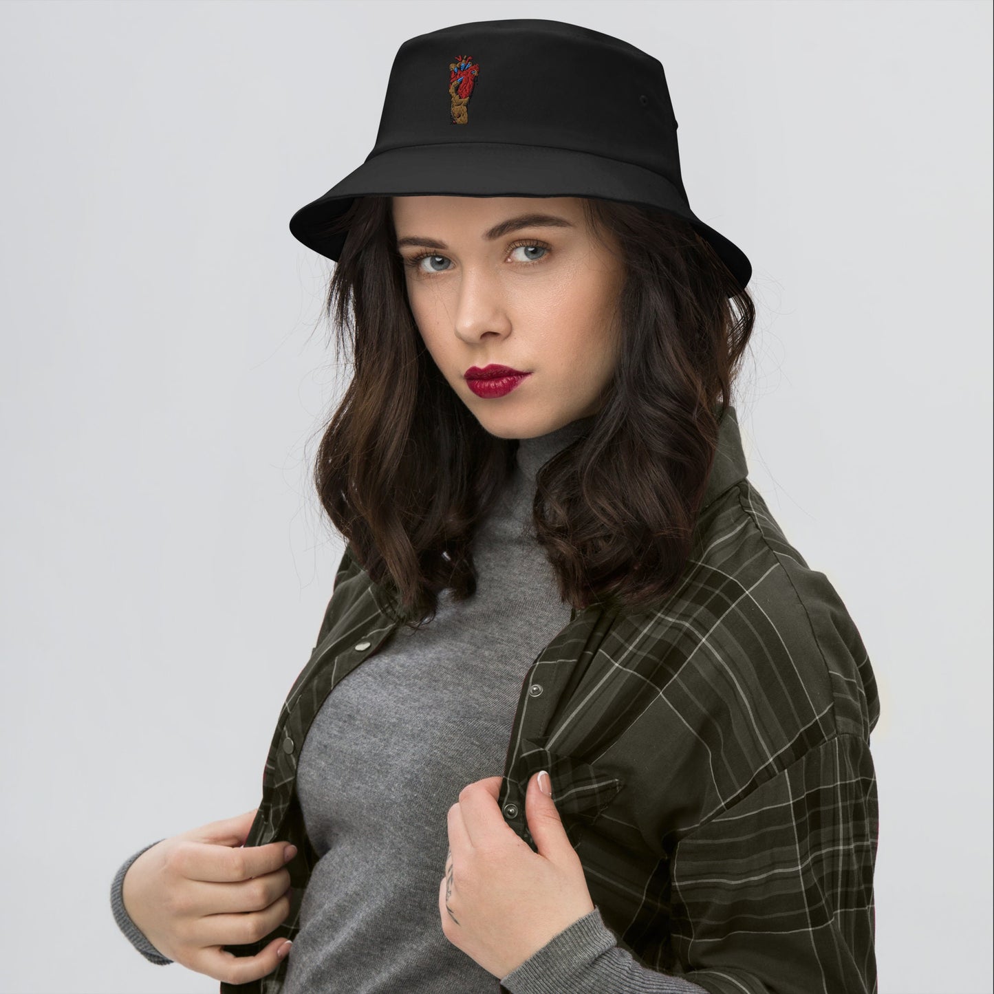 Bob Old School Minimaliste 100% Coton avec motif brodé - Chapeau Rétro style streetwear, unisexe - Accessoire - design "Coeur déjà pris"