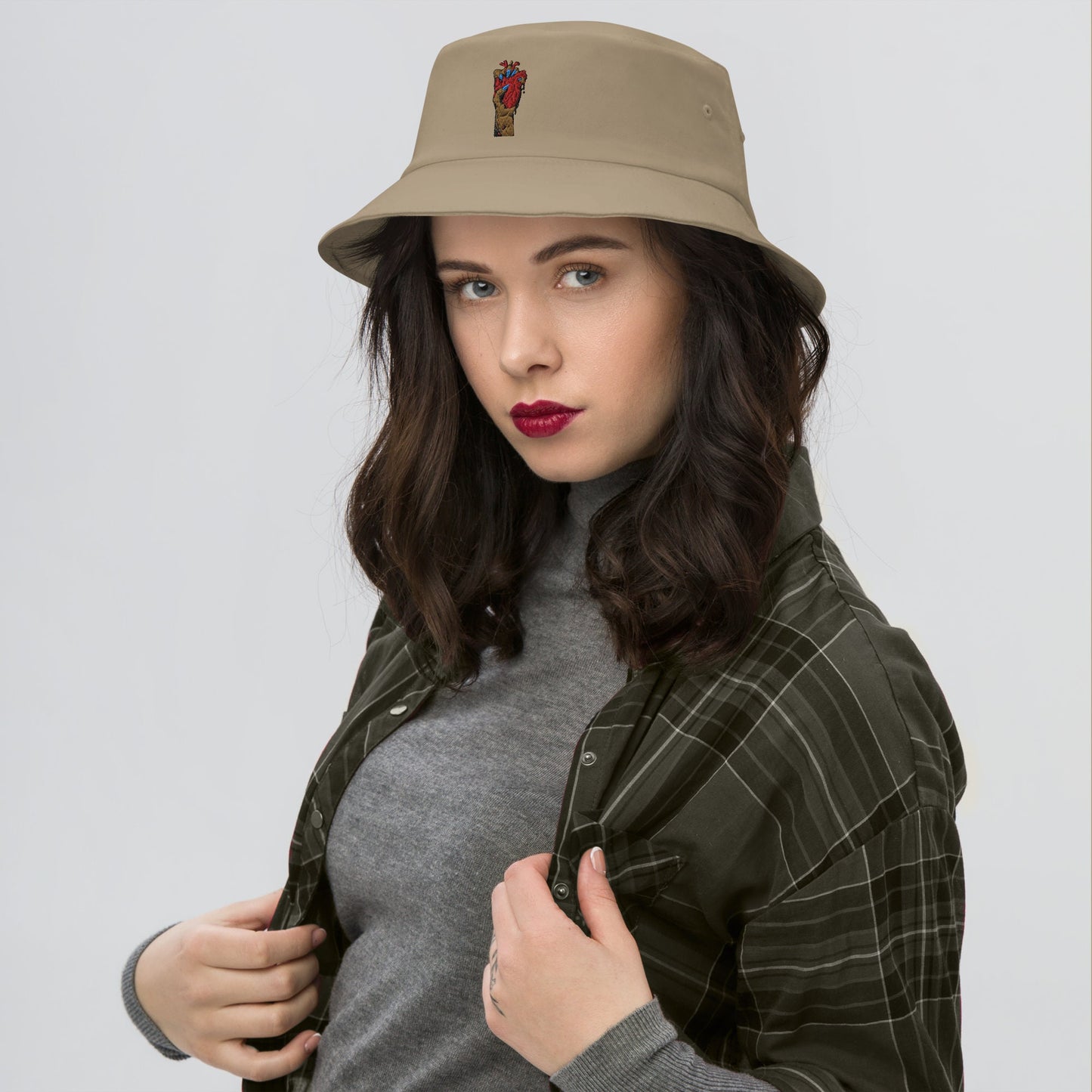 Bob Old School Minimaliste 100% Coton avec motif brodé - Chapeau Rétro style streetwear, unisexe - Accessoire - design "Coeur déjà pris"