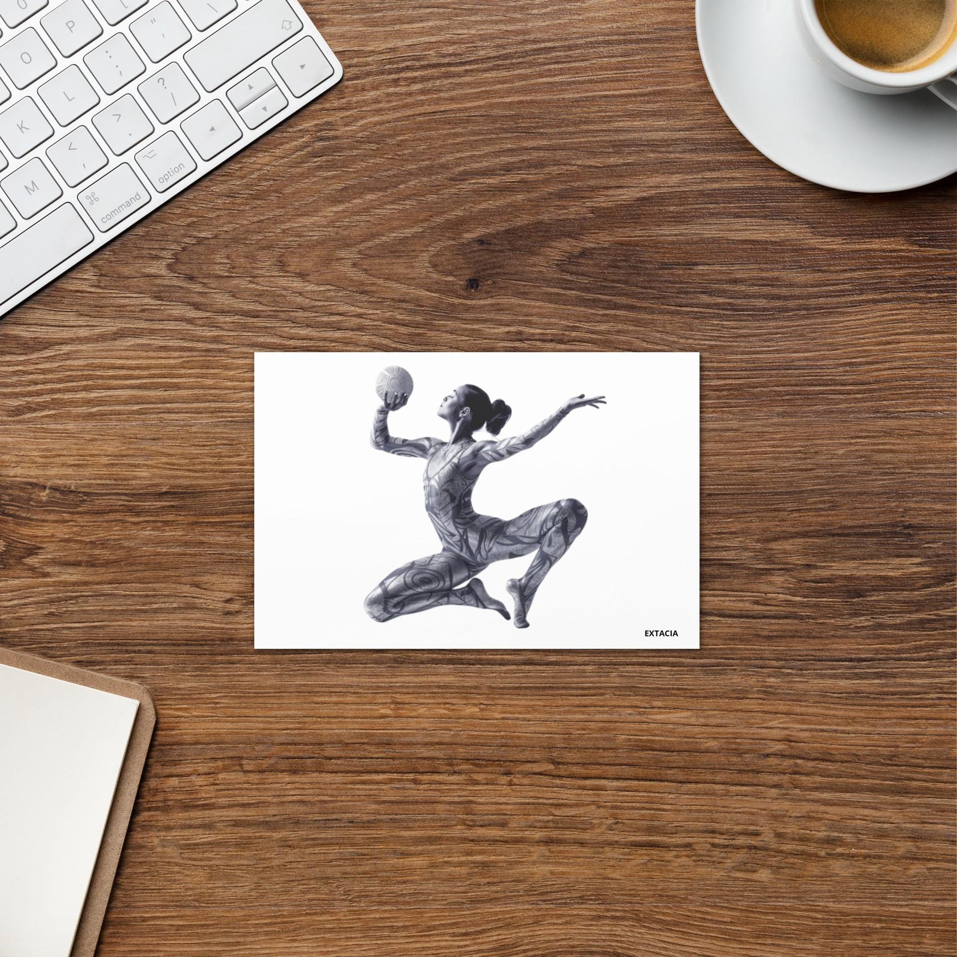 Carte de Voeux - A6 ILLUSTRATION GYMNASTE DANSEUSE - en situation sur bureau / table