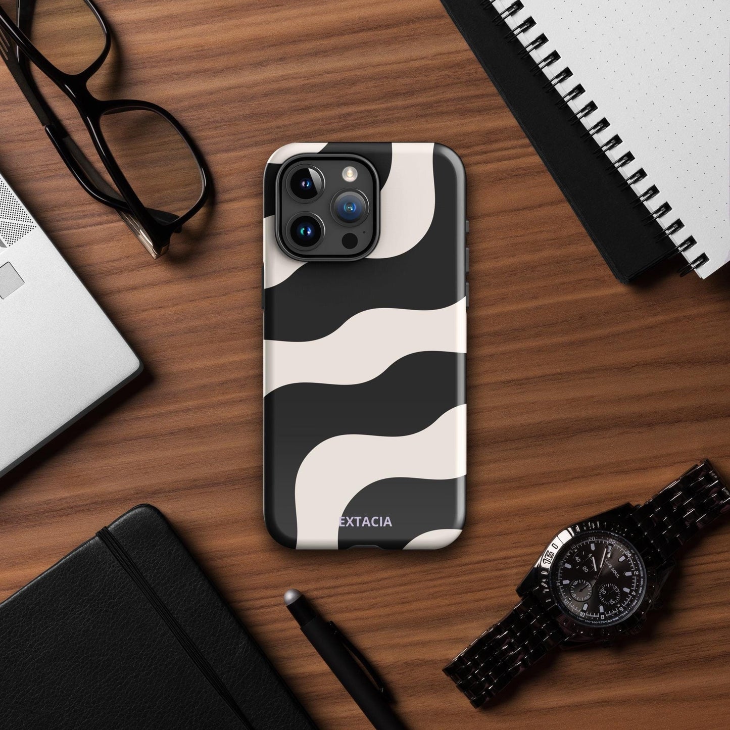 Coque iPhone rigide double-couche anti-choc – beige et noir graphique minimaliste - Zoom sur caméra protégée coque rigide ExtaciaFrance