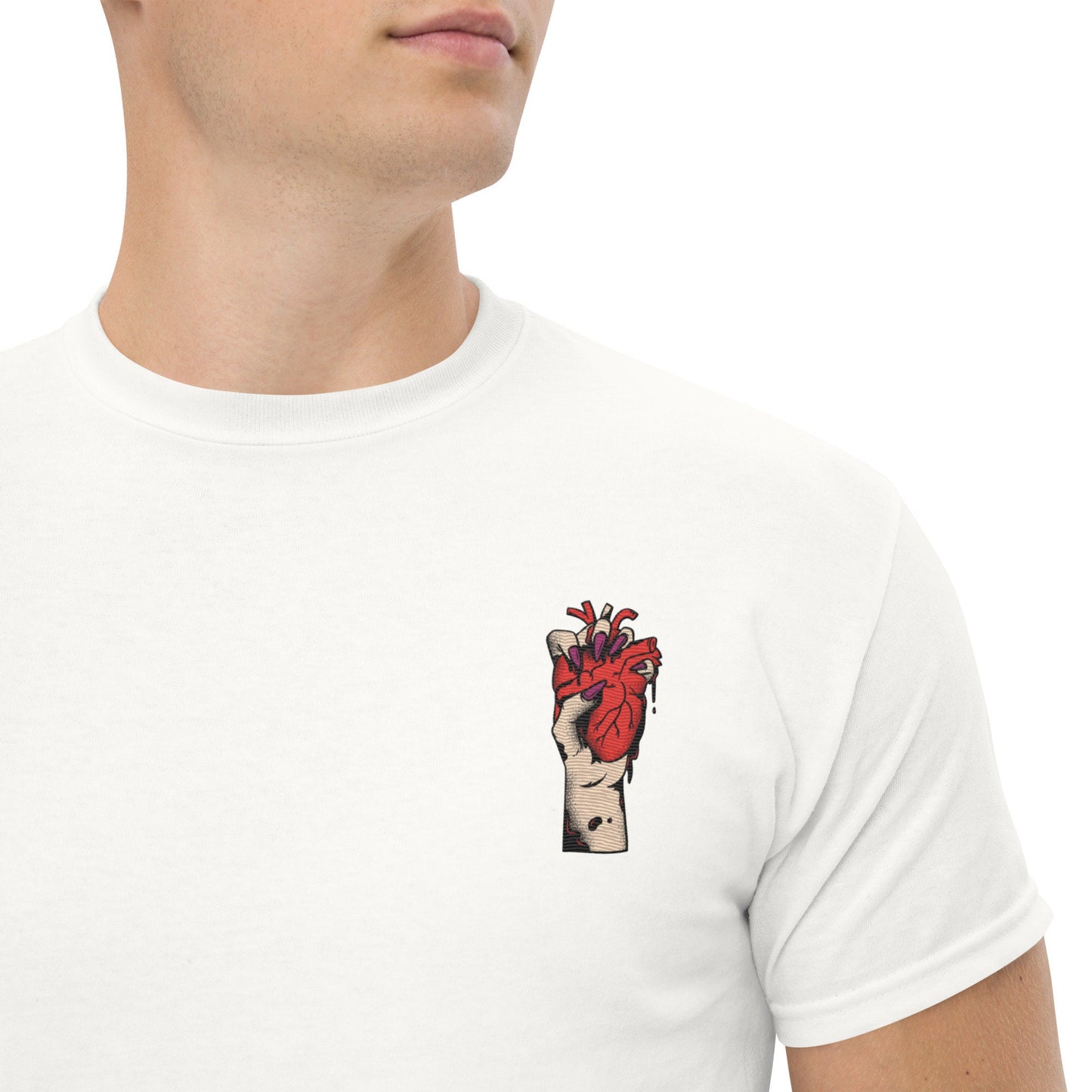 Gros plan broderie et maille coton, rendu net -homme - blanc - coeur déjà pris