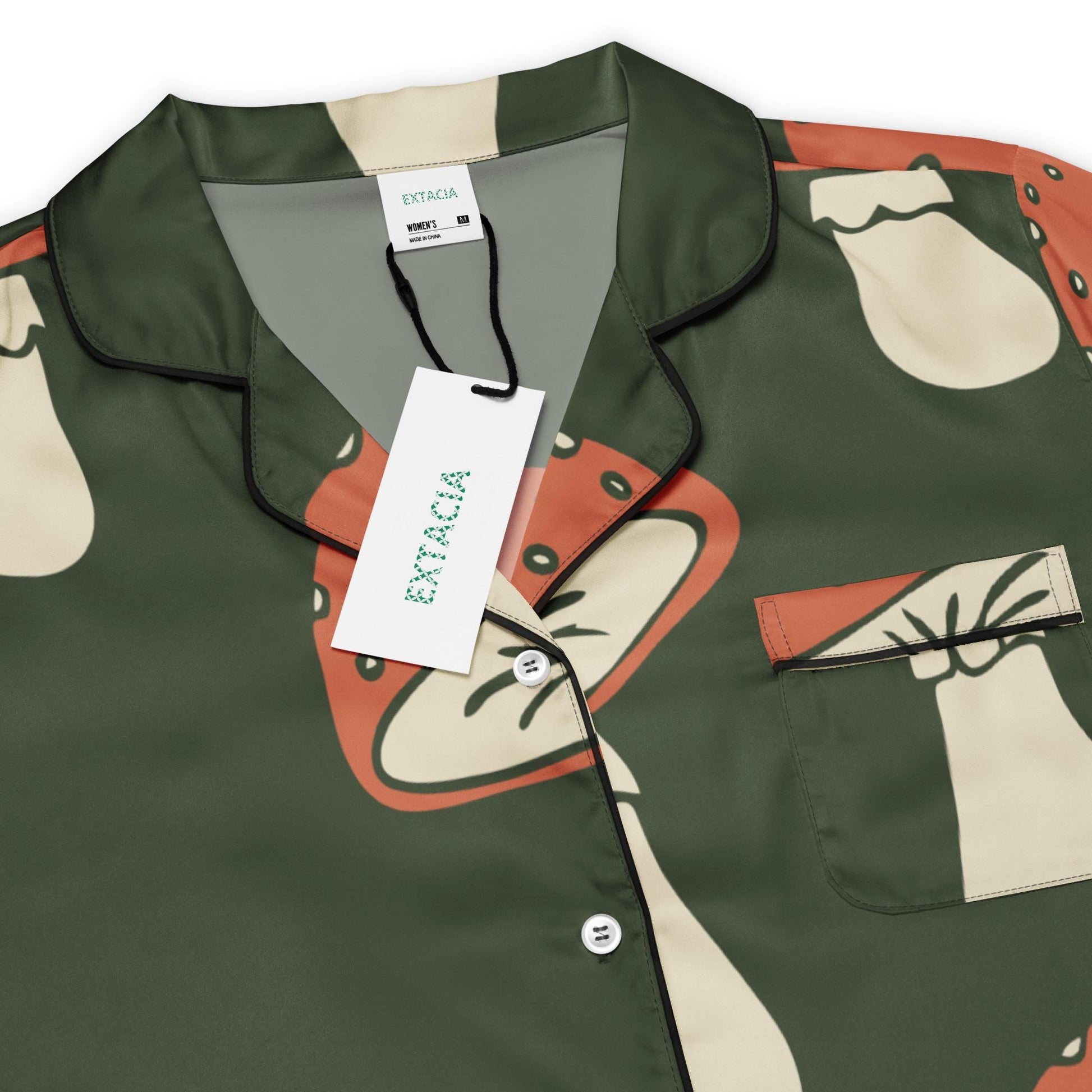 Gros plan col/ourlets, chemisier - manches courtes - vert champignon - porté à la maison – détente & homewear - minimaliste