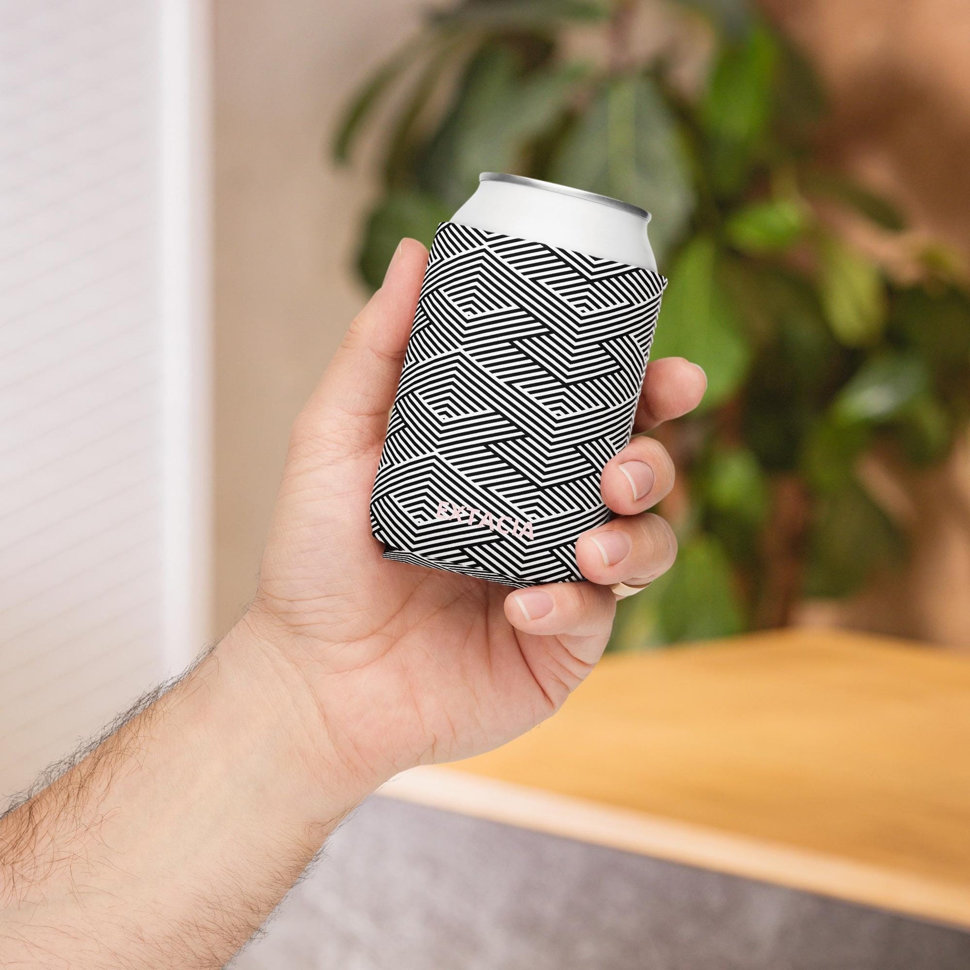 Housse isotherme manchon refroidisseur – blanc et noir à rayures graphique minimaliste - regular 12 oz - Zoom sur ouverture et compatibilité – housse isotherme manchon refroidisseur ExtaciaFrance