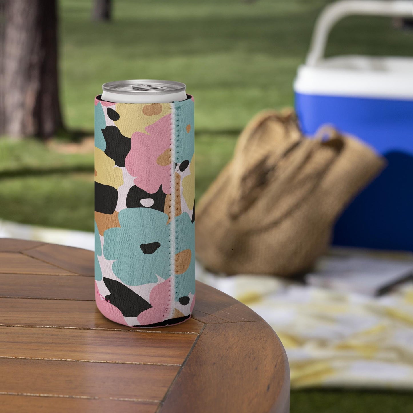 Housse isotherme manchon refroidisseur – fleuri pastel nature minimaliste - slim12 oz - Zoom sur ouverture et compatibilité – housse isotherme manchon refroidisseur ExtaciaFrance