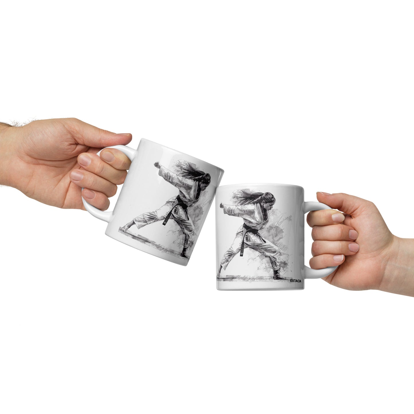 Mug en céramique design graphique  – Blanc – Dessin Femme Judoka – Mug en céramique posé sur un bureau – usage quotidien au travail