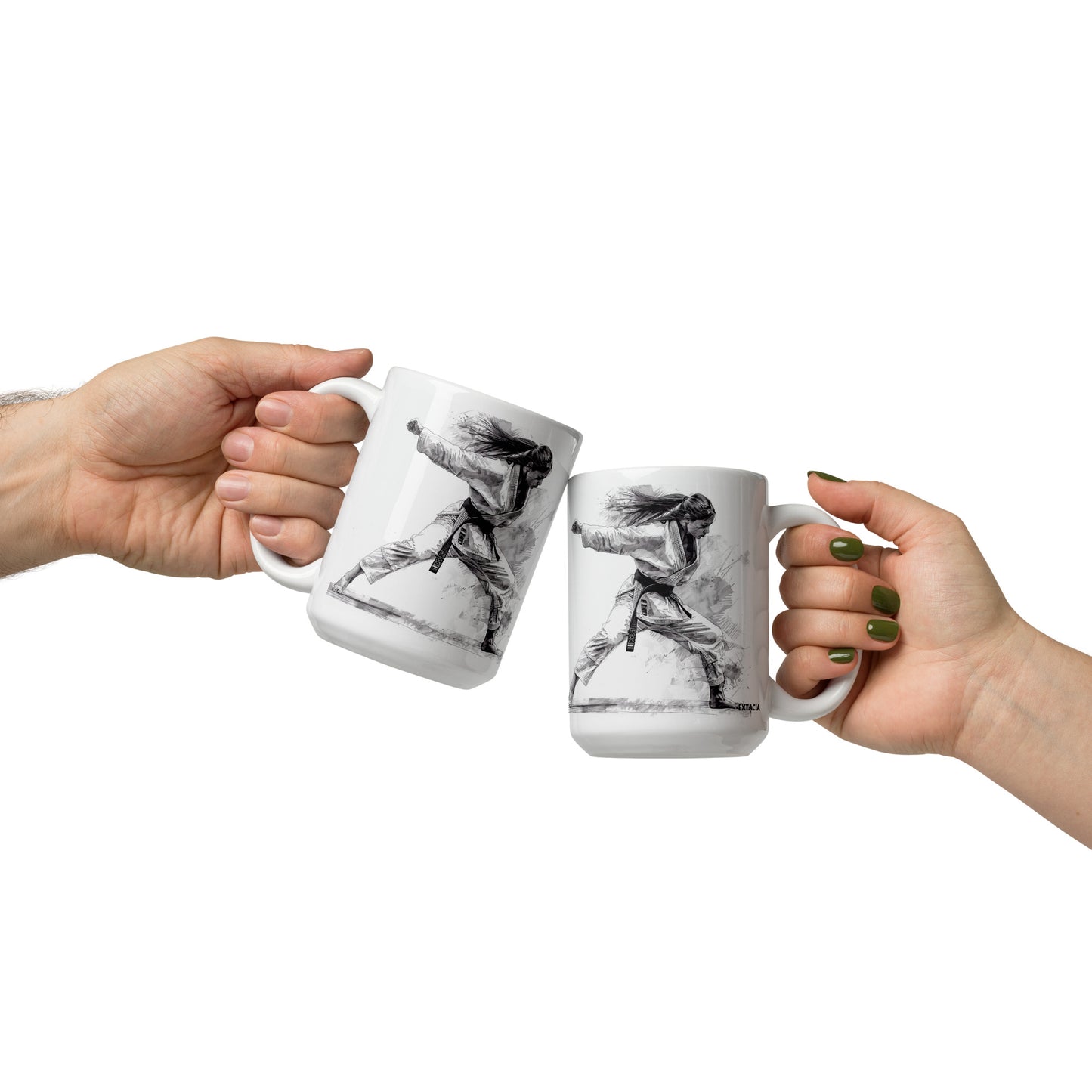 Mug en céramique design graphique  – Blanc – Dessin Femme Judoka – Mug en céramique sur une table de cuisine – ambiance déco chaleureuse