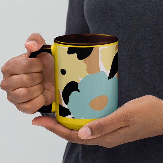 Mug intérieur coloré 15 oz – fleuri, pastel nature minimaliste – vue de face, céramique élégante, intérieur bronze