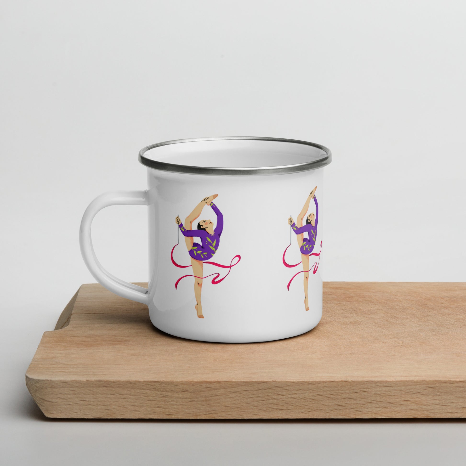 extaciafrance - Mug émaillé – Blanc – Format 12 oz, design pour camping & cuisine – Motif: Gymnaste au Ruban Rouge - branding white background cup  side on table