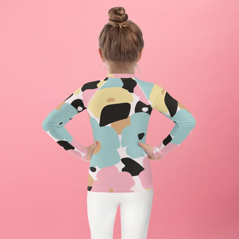 Rash guard petite fille – fleuri pastel nature minimaliste - vue de dos, finitions propres