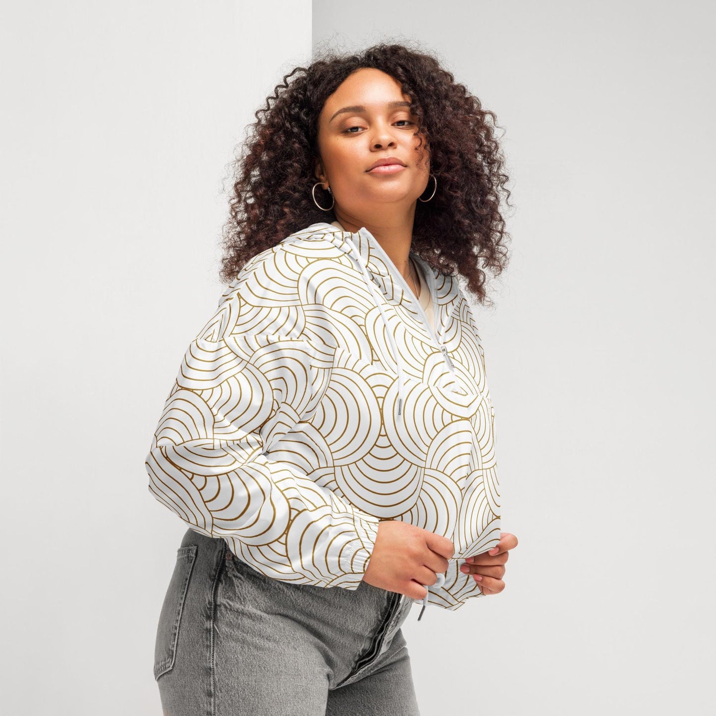Veste coupe-vent femme blanc et or – vue de profil, coupe courte avec capuche