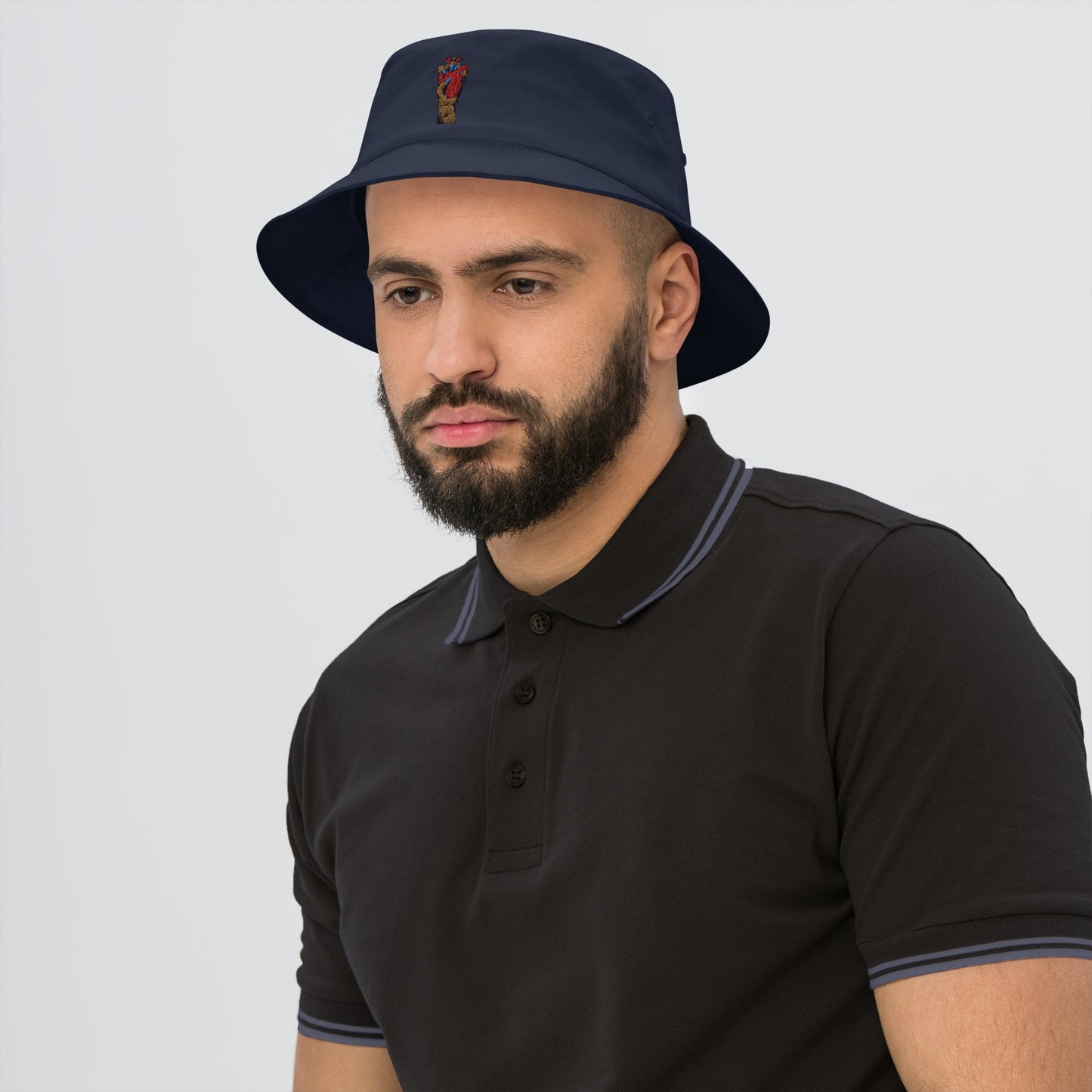 Bob Old School Minimaliste 100% Coton avec motif brodé - Chapeau Rétro style streetwear, unisexe - Accessoire - design "Coeur déjà pris"